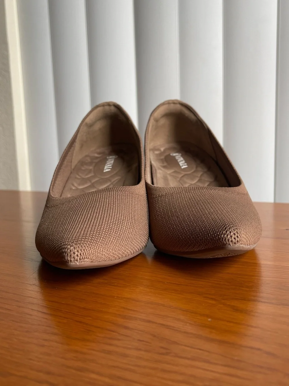 Vivaia Aria Pointed Toe Wedge Brown Size 39/8